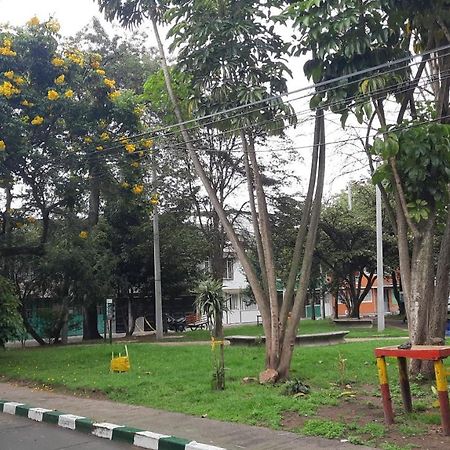 Aparta Hotel Victoria In Bogotá Exteriör bild